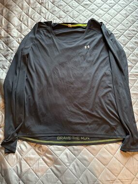 Under Armour Brave The Run black long sleeve athletic top women’s large